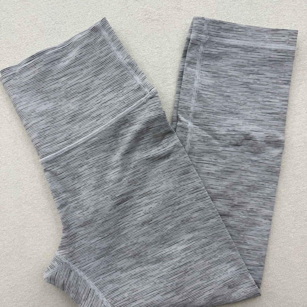 Lululemon Wonder Under Crop Leggings‎ Women's 6 Gray Luxtreme 21" Yoga Pants